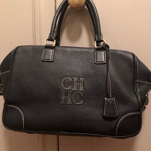 Classy Carolina Herrera black leather handbag with logo front